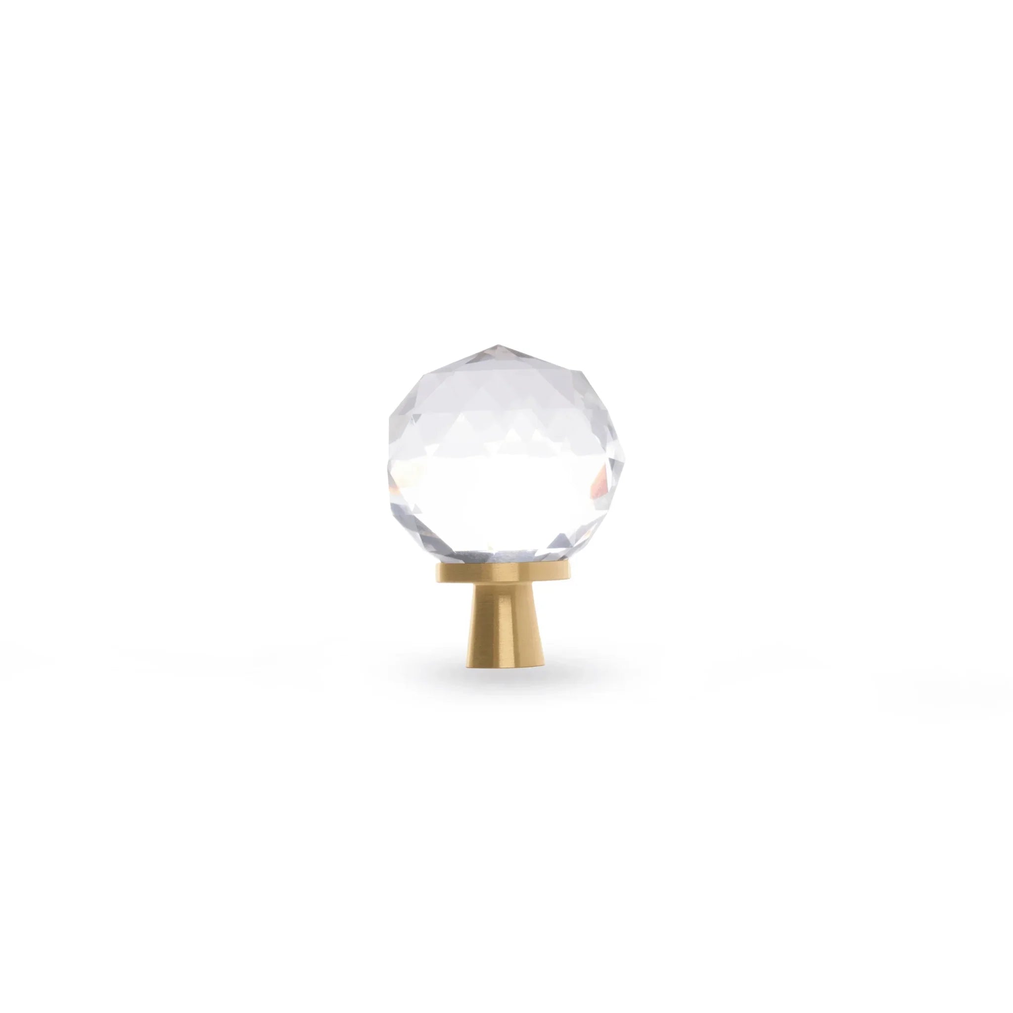 The Mantara C-0016 Quartz Handle is a modern crystal knob in white with polished brass, ideal for wardrobes, cabinets, and kitchens.