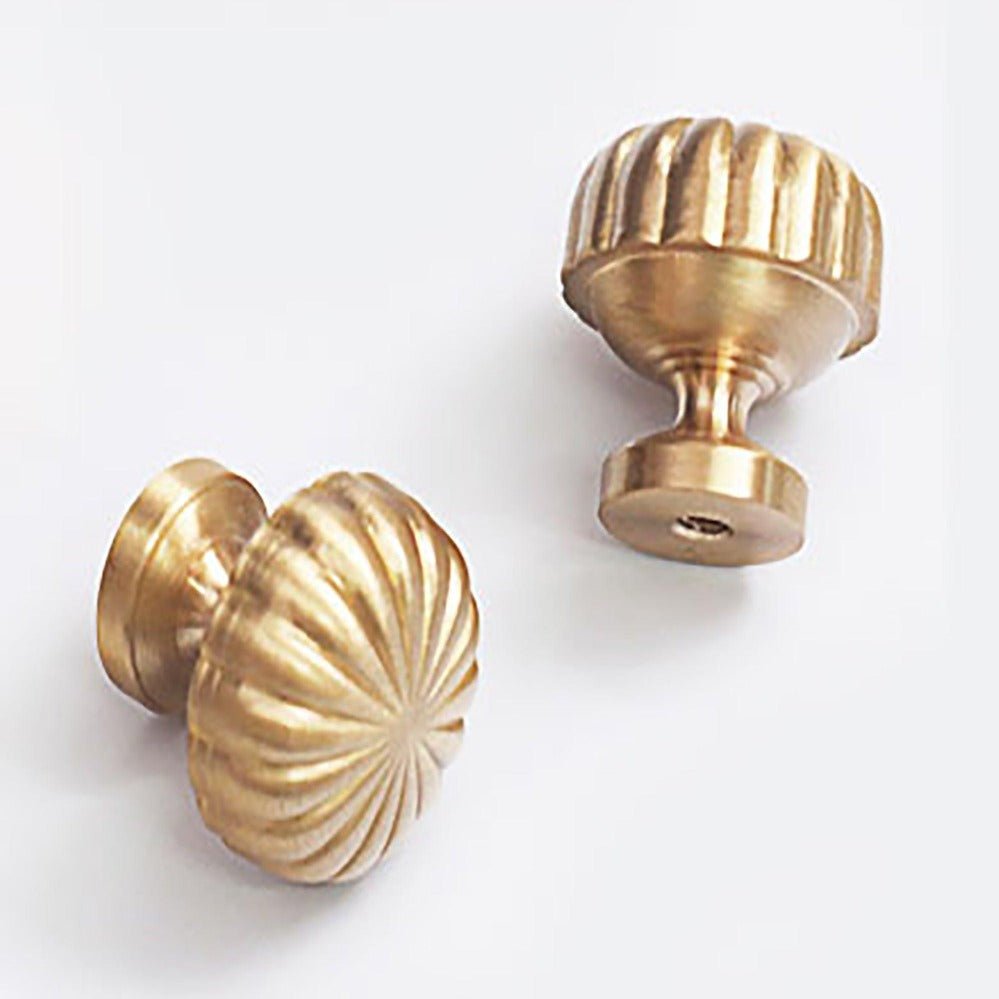 B‑0076 Radial solid brass knob in brushed gold finish, 25 mm diameter, modern style for wardrobes, cabinets, drawers, doors and bathrooms by Mantara.