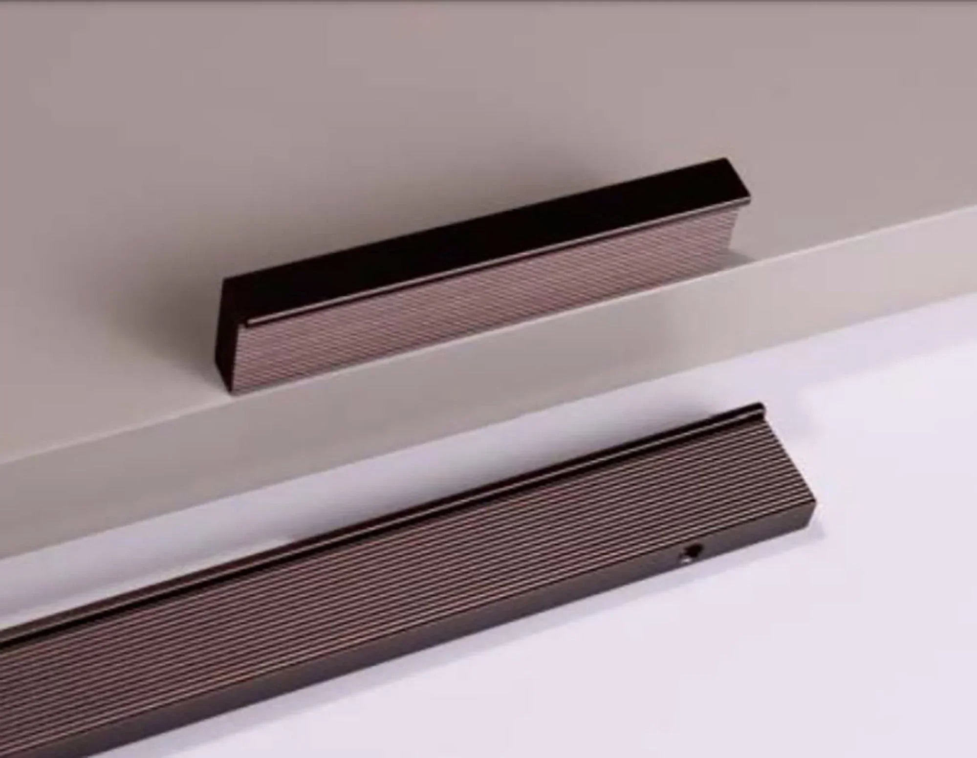 The Mantara AL-0005 Rhea Handle is a modern grey aluminum handle with a brushed finish, perfect for kitchens and cabinets.