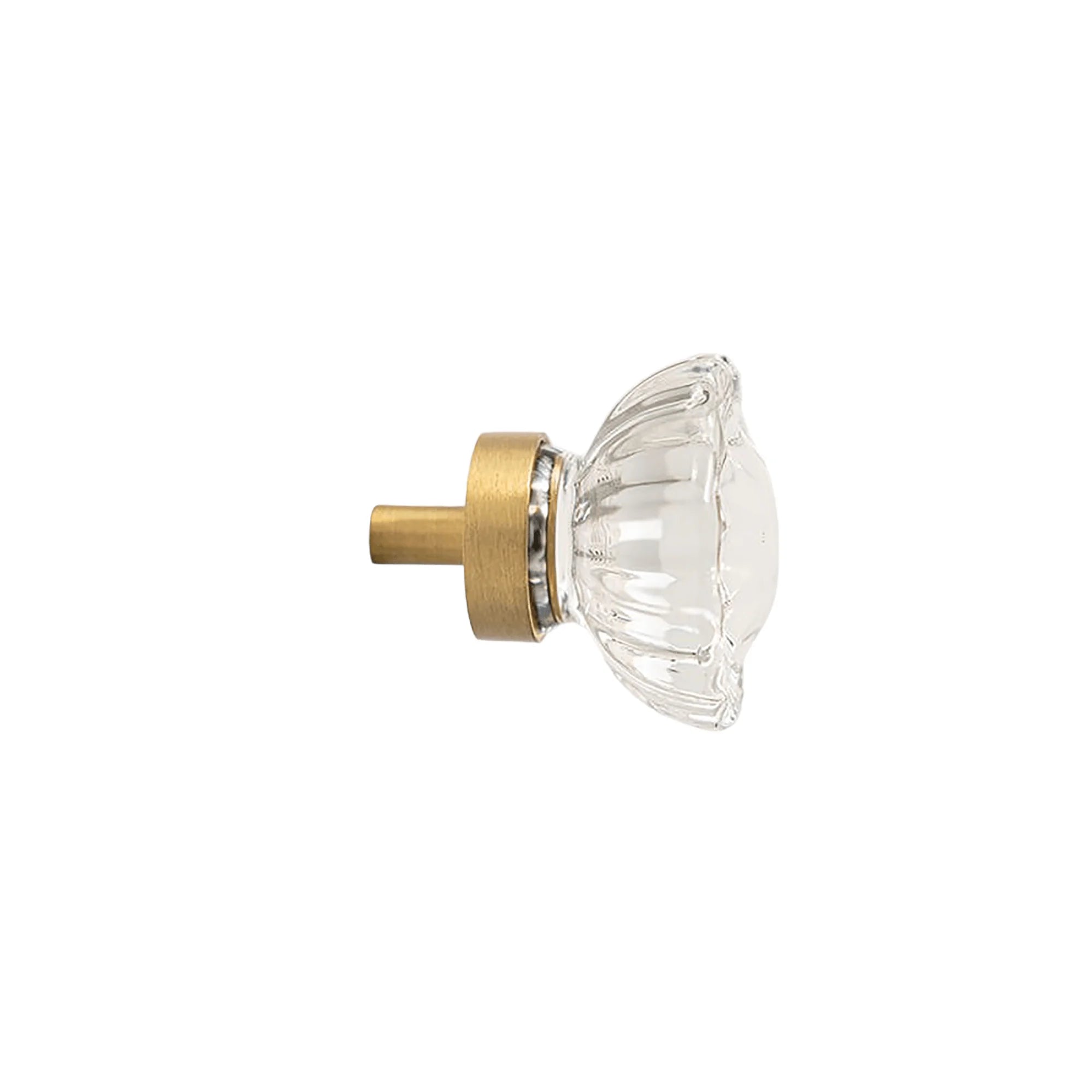 The Mantara C-0018 Ripple Knob is a modern crystal and brass knob in white finishes, ideal for kitchens and cabinets.