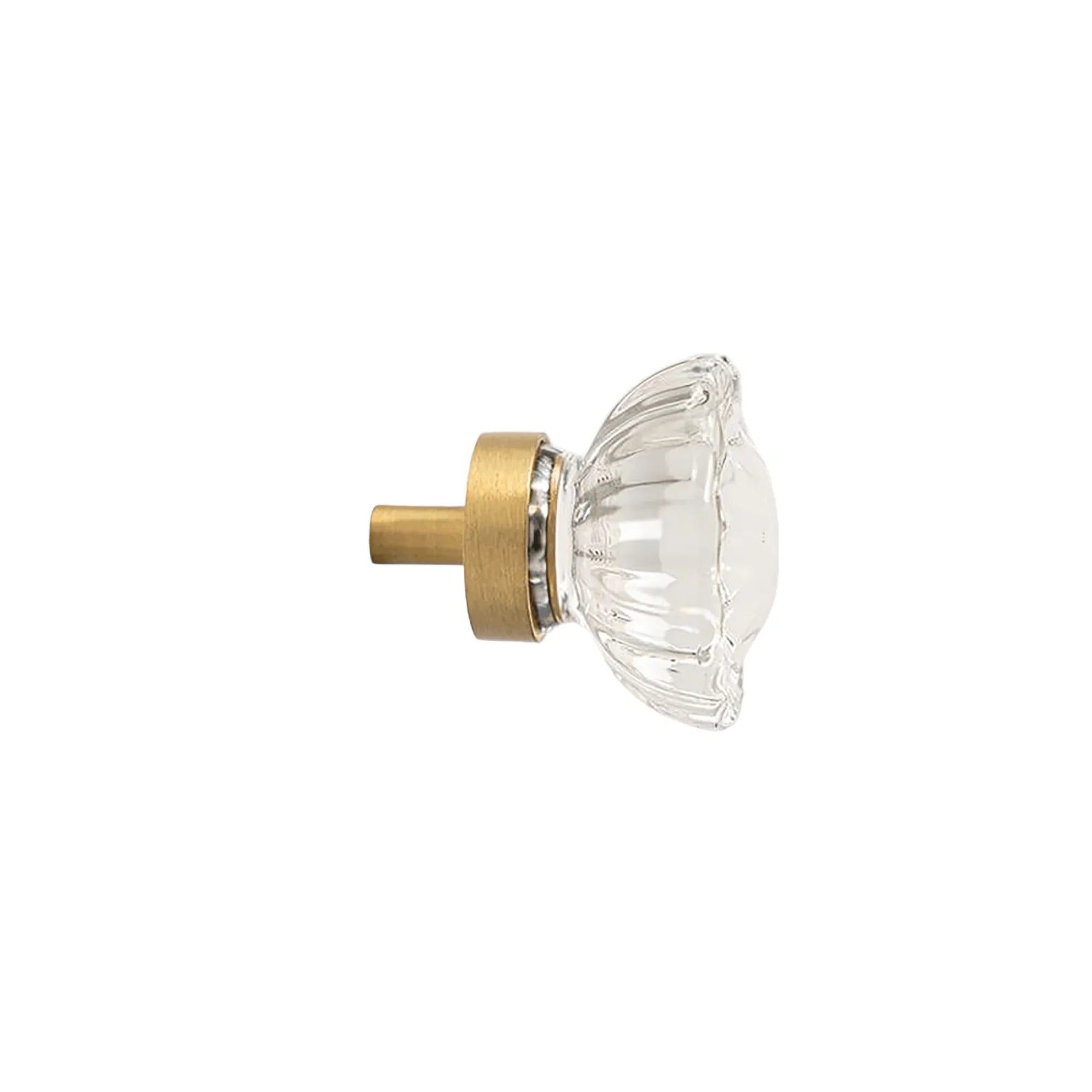 The Mantara C-0018 Ripple Knob is a modern crystal and brass knob in white finishes, ideal for kitchens and cabinets.