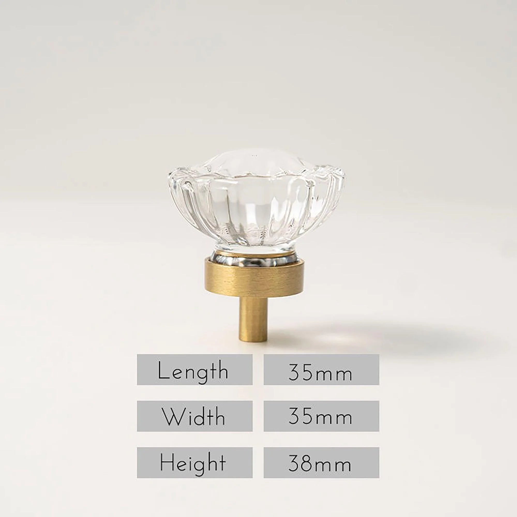 The Mantara C-0018 Ripple Knob is a modern crystal and brass knob in white finishes, ideal for kitchens and cabinets.