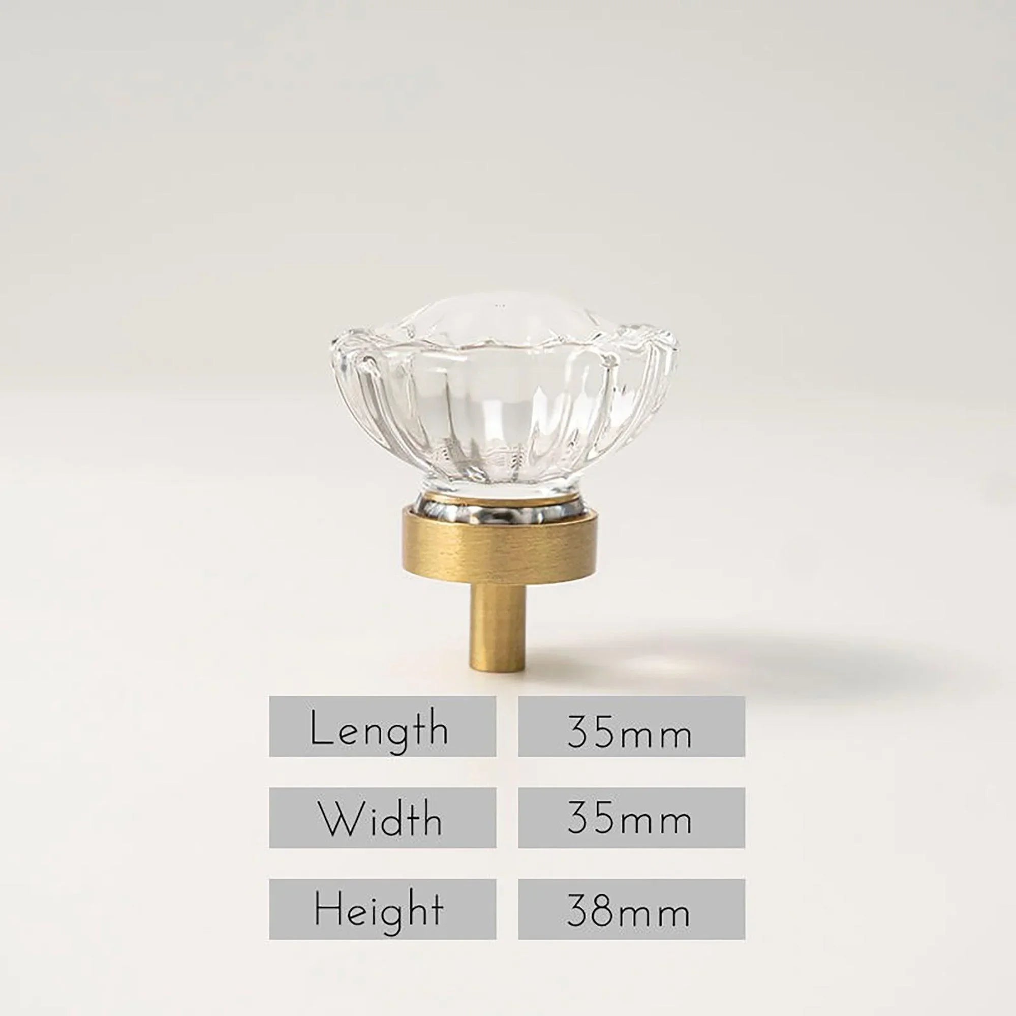 The Mantara C-0018 Ripple Knob is a modern crystal and brass knob in white finishes, ideal for kitchens and cabinets.