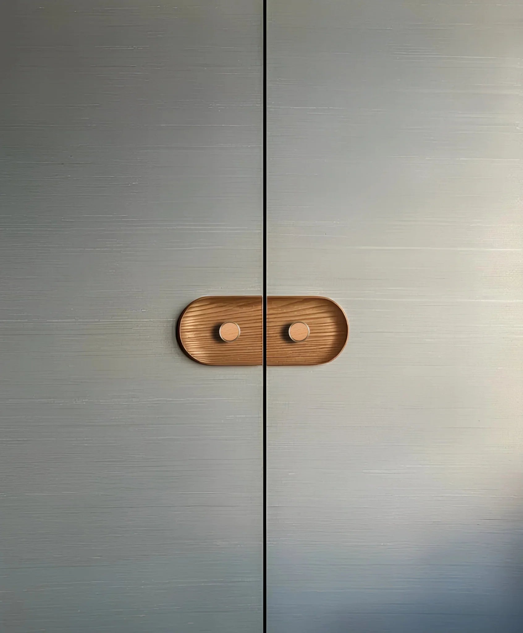 Mantara Rohin Knob W-0050 is a modern beige wood and brass knob, ideal for kitchen drawers, dresser drawers.