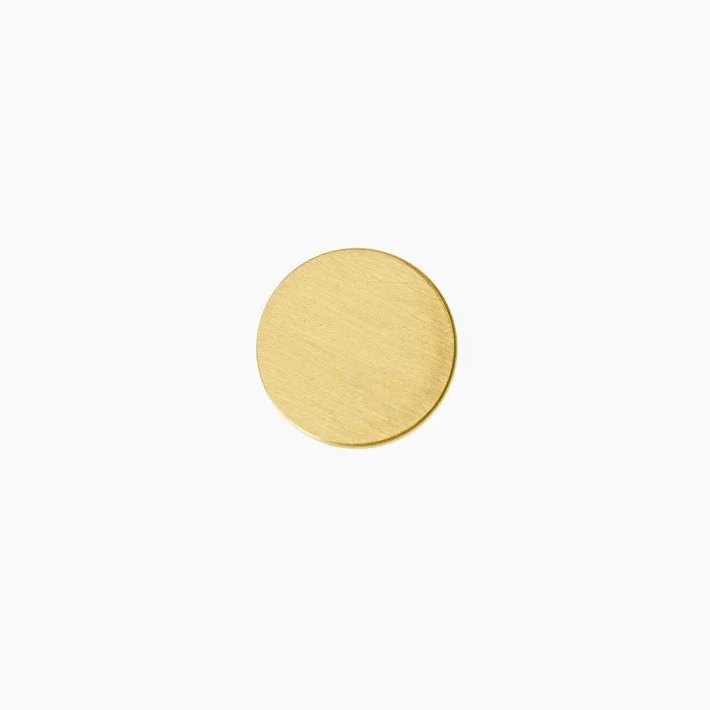 The Mantara B-0003 Salden Knob is a modern brass knob in gold with a brushed finish, ideal for wardrobes, drawers, and cabinets.