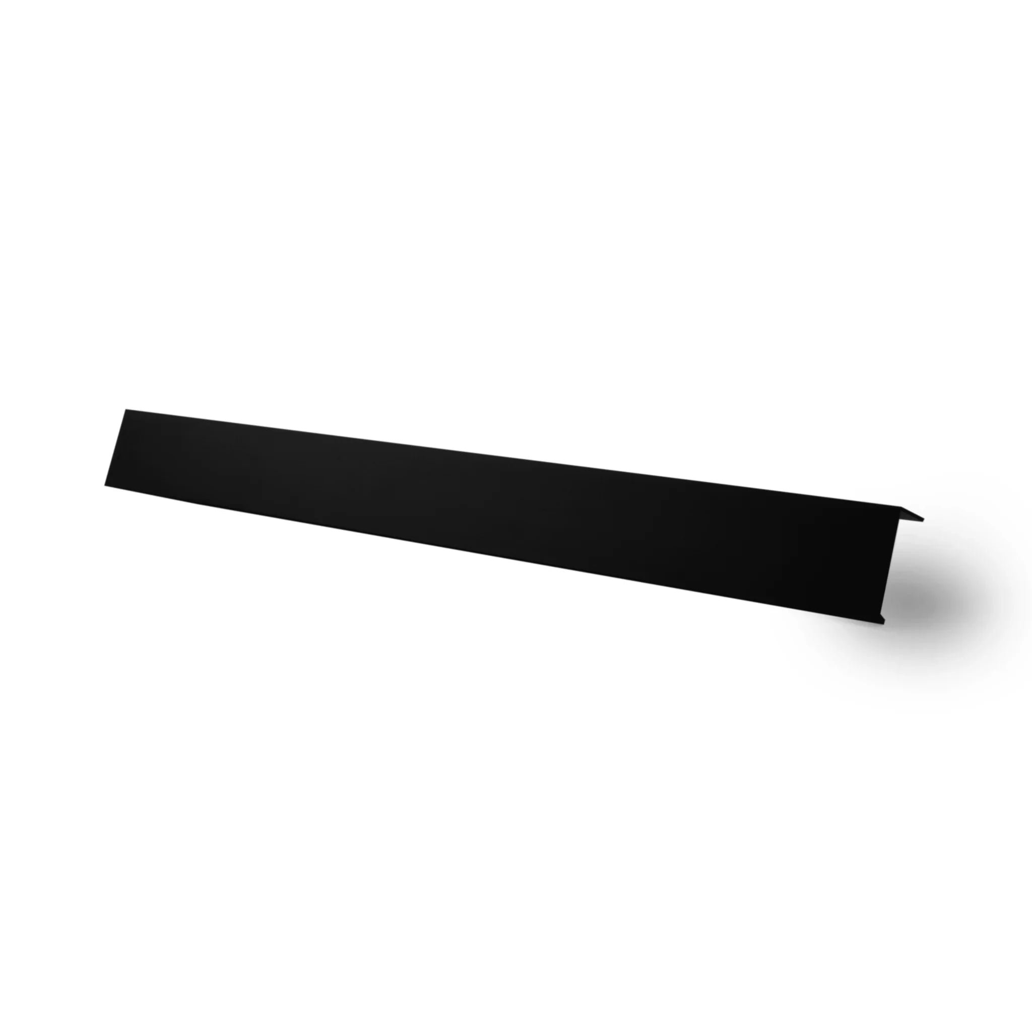 The Mantara AL-0004 Shingle Handle is a modern black aluminum alloy handle with a matte finish, ideal for wardrobes and kitchens.