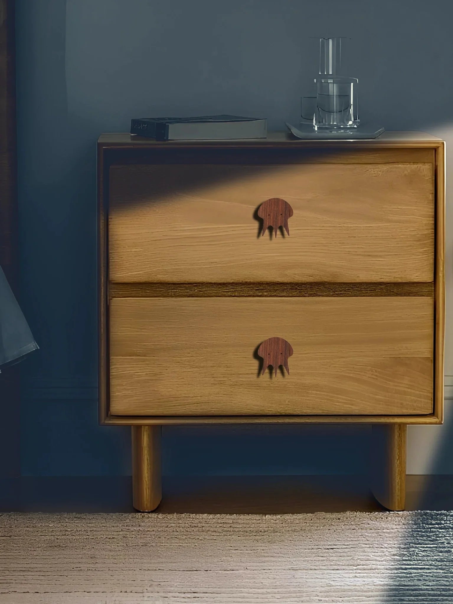 Mantara Squid knob W-0024 is a modern walnut wooden knob, ideal for kids’ rooms, drawers, and wardrobes.
