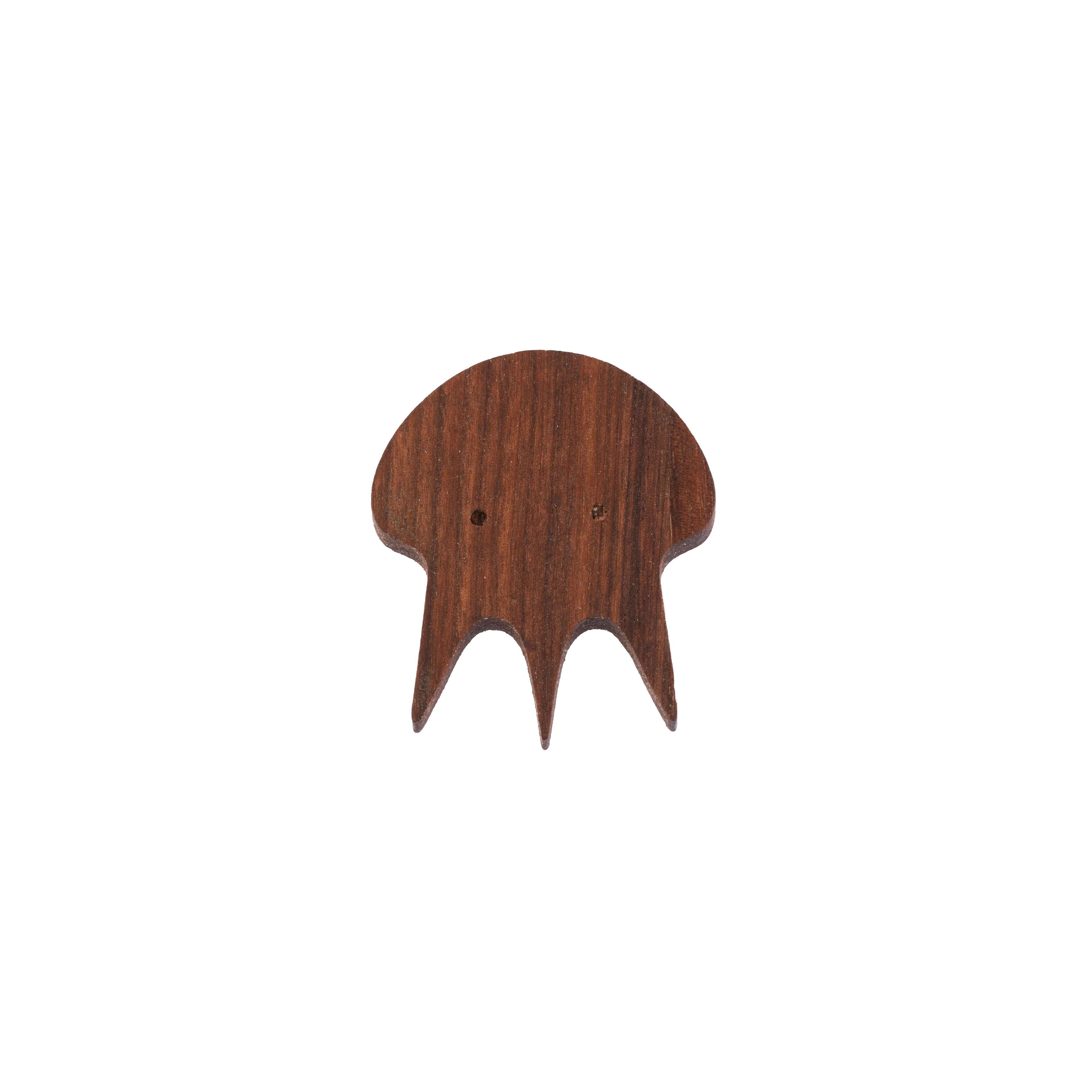 Mantara Squid knob W-0024 is a modern walnut wooden knob, ideal for kids’ rooms, drawers, and wardrobes.