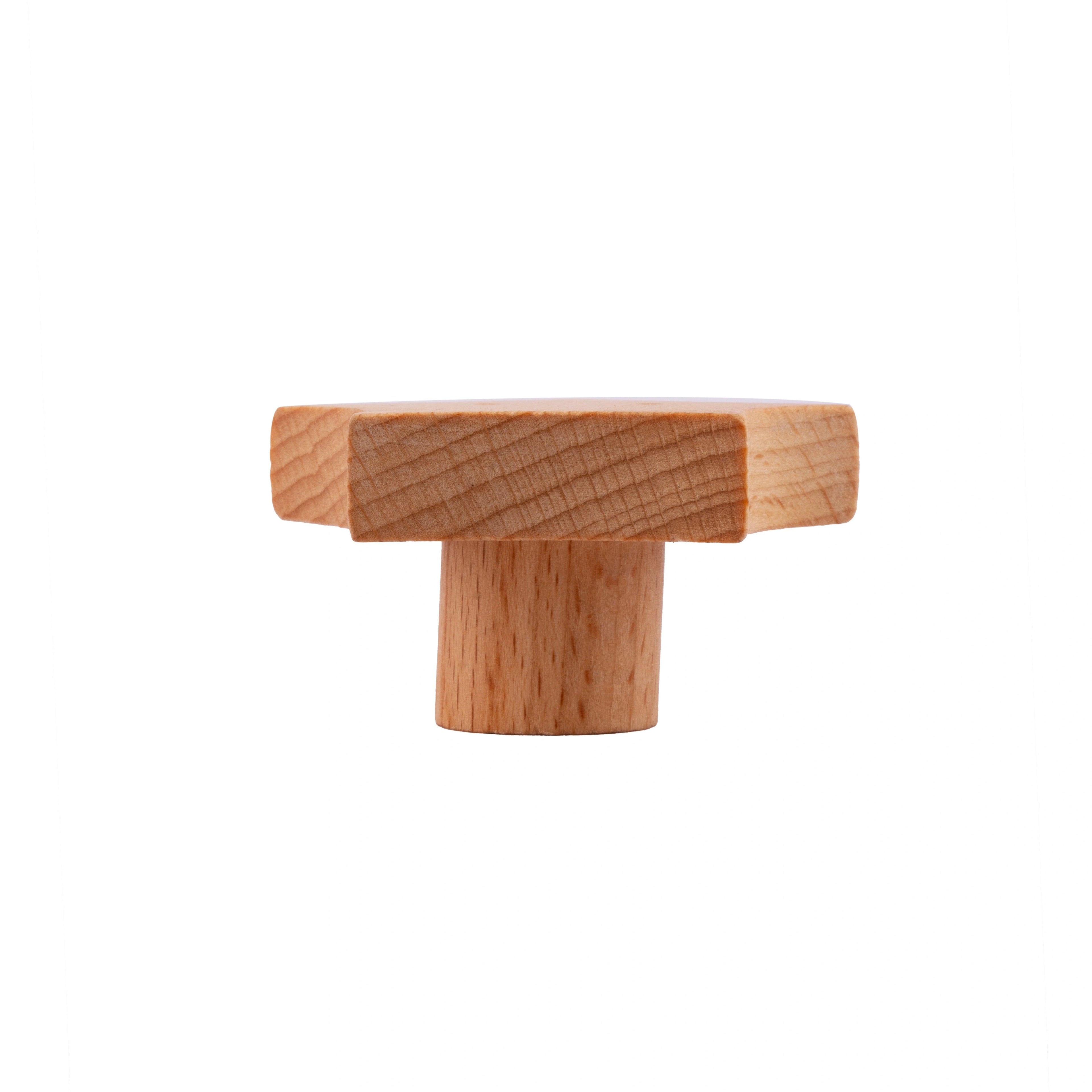 Mantara Starfish Hook W-0024 is a modern beech wooden knob, ideal for kids’ rooms, drawers, and wardrobes.