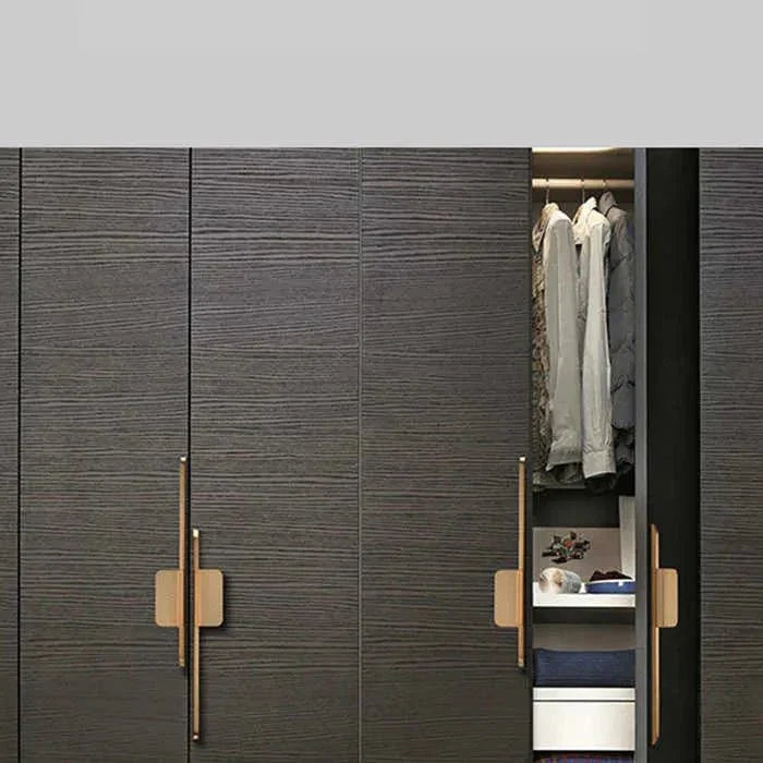 Mantara Talea Handle Z-0032 is a modern zinc handle in brushed gold finish, ideal for kitchen and dresser drawers.