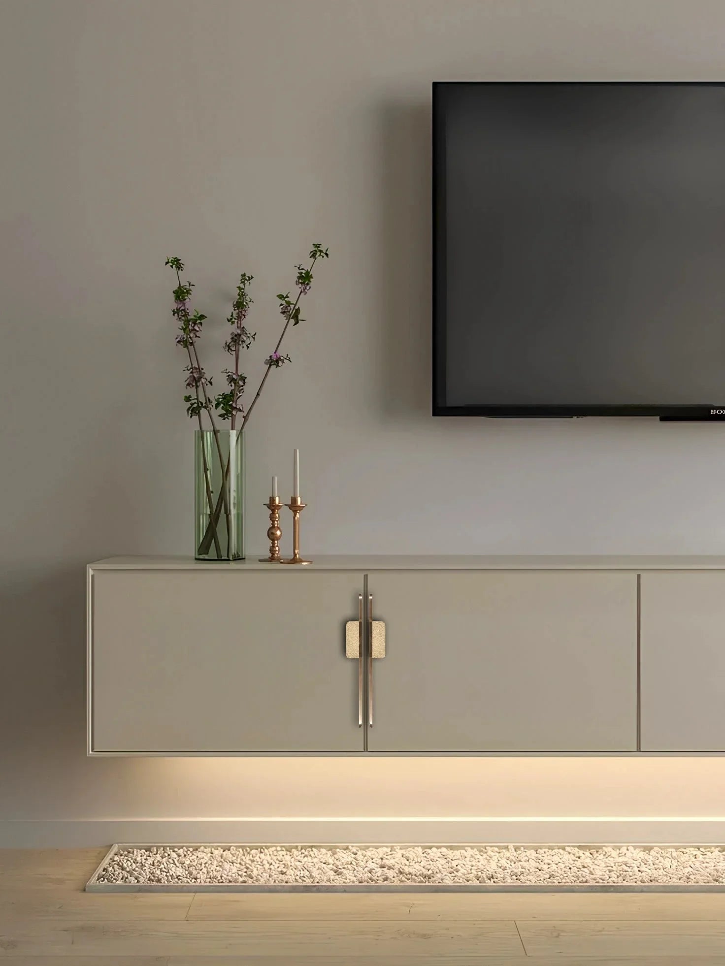 Mantara Talea Handle Z-0032 is a modern zinc handle in brushed gold finish, ideal for kitchen and dresser drawers.