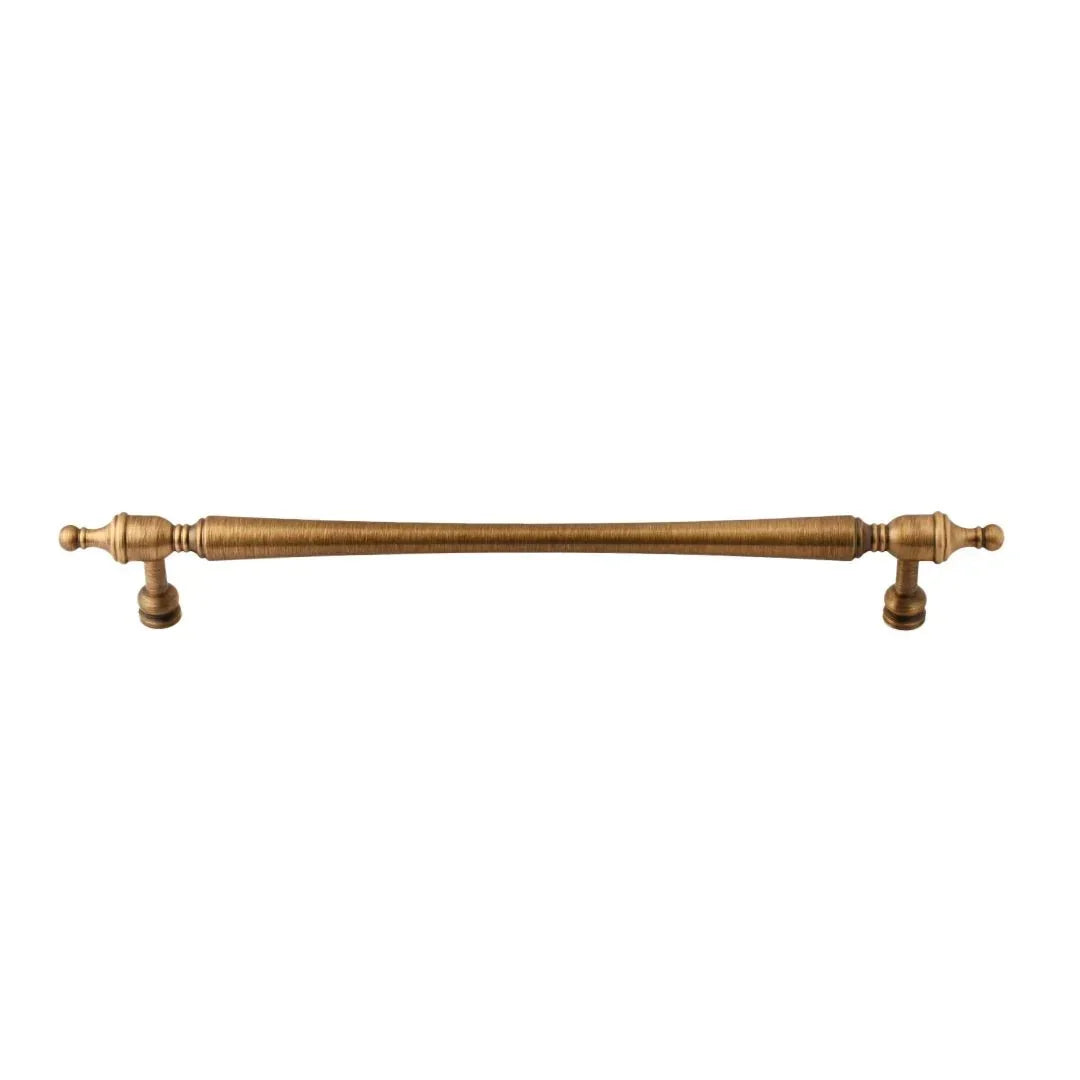 The Mantara B-0129 Thara Handle is a modern brass handle in bronze and gold, ideal for drawers, cabinets, and kitchen furniture.