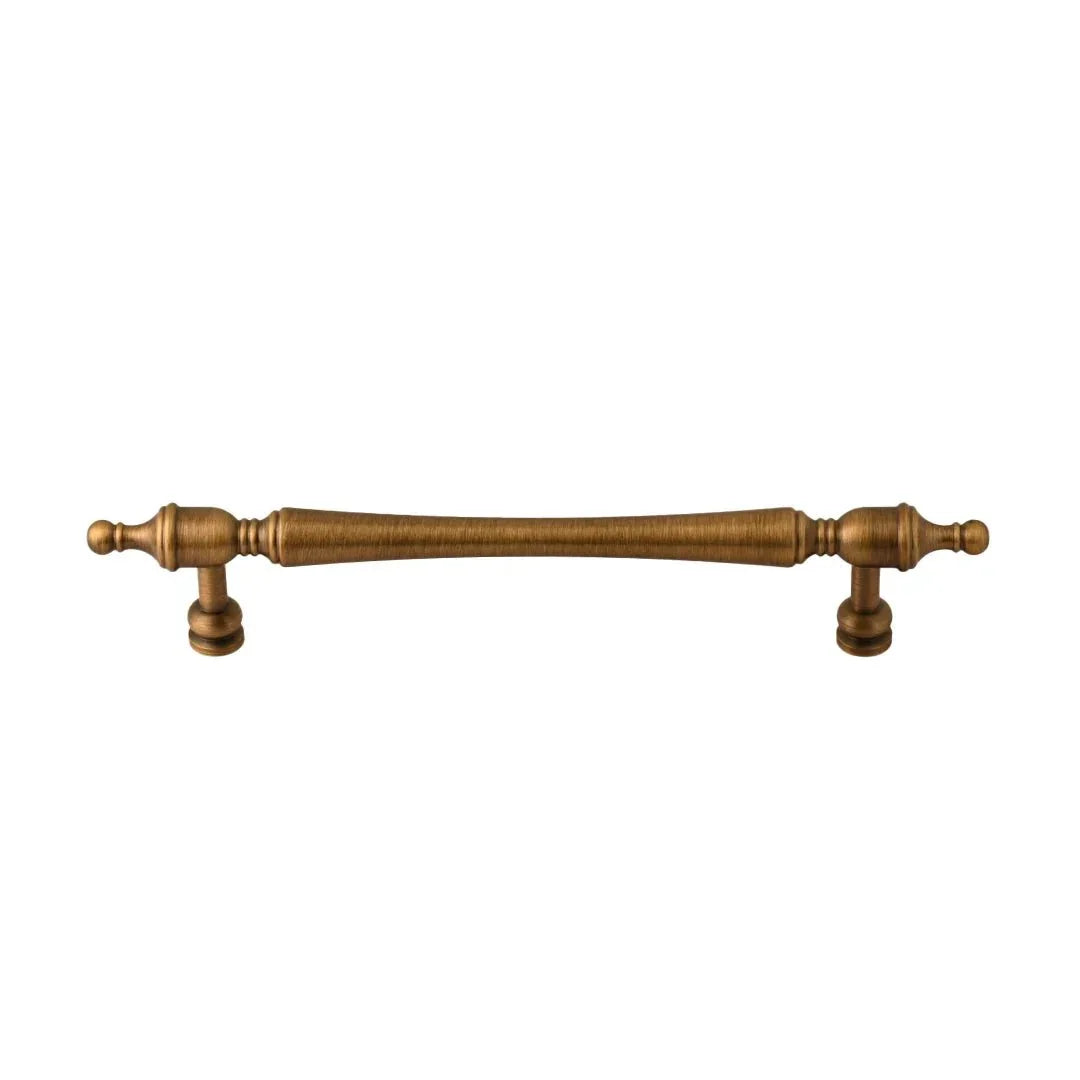 The Mantara B-0129 Thara Handle is a modern brass handle in bronze and gold, ideal for drawers, cabinets, and kitchen furniture.