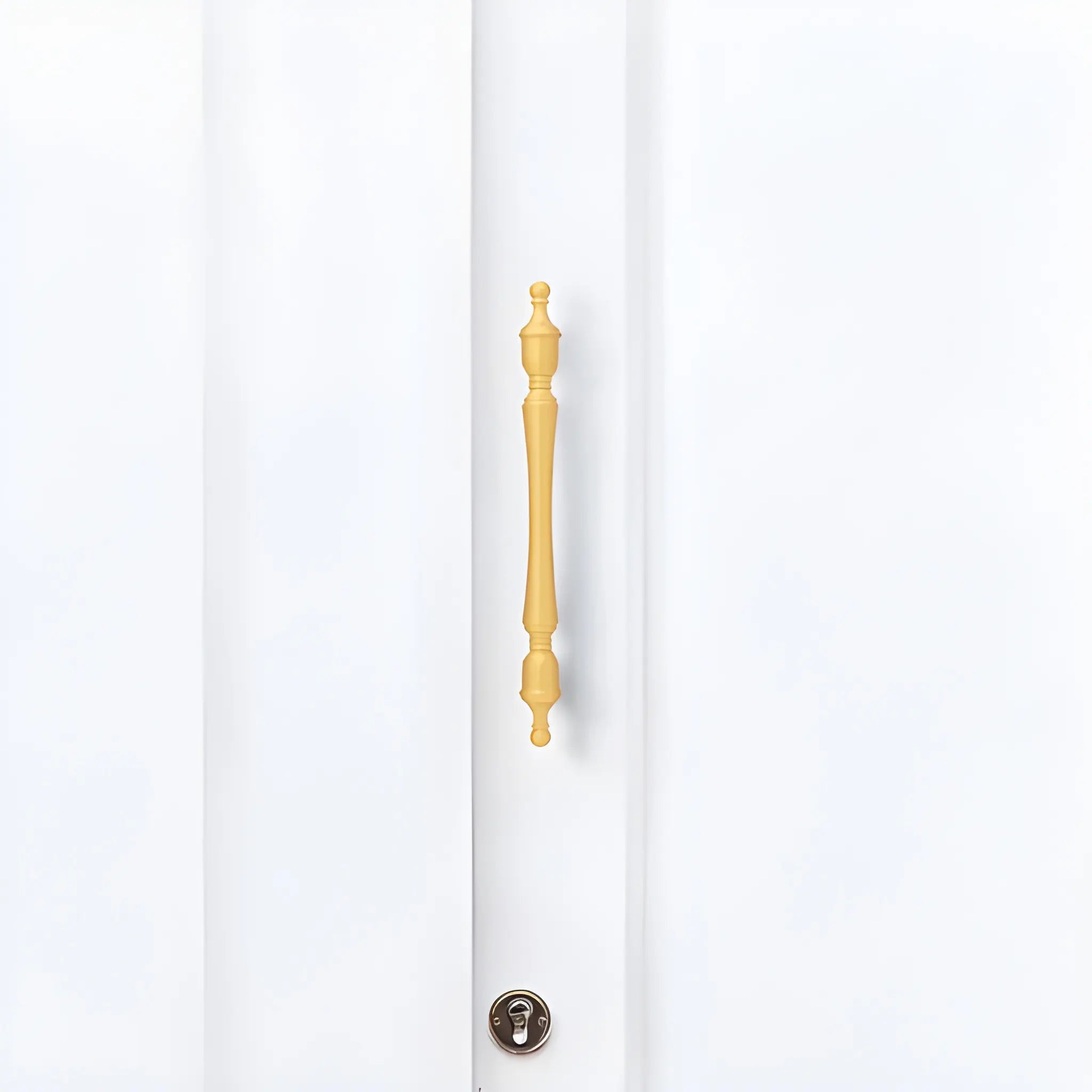 The Mantara B-0129 Thara Handle is a modern brass handle in bronze and gold, ideal for drawers, cabinets, and kitchen furniture.