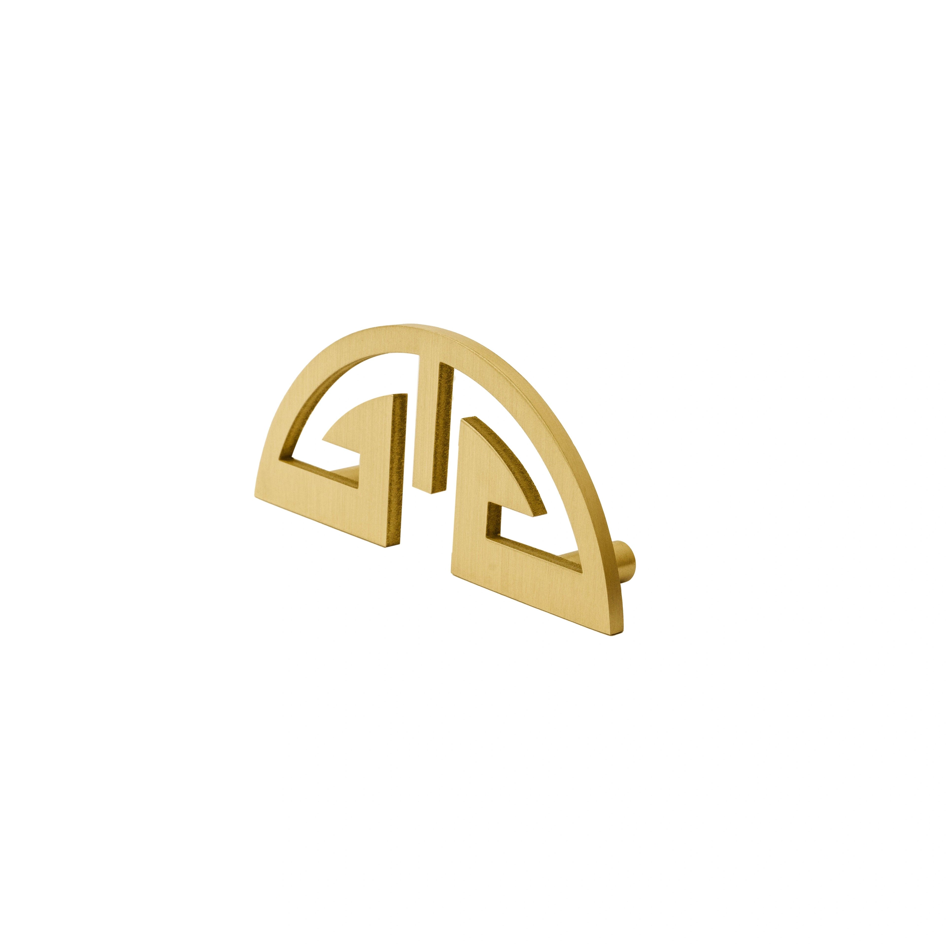 The Mantara B-0026 Toltec Handle is a modern brushed brass handle in gold, perfect for doors, wardrobes, furniture, and drawers.