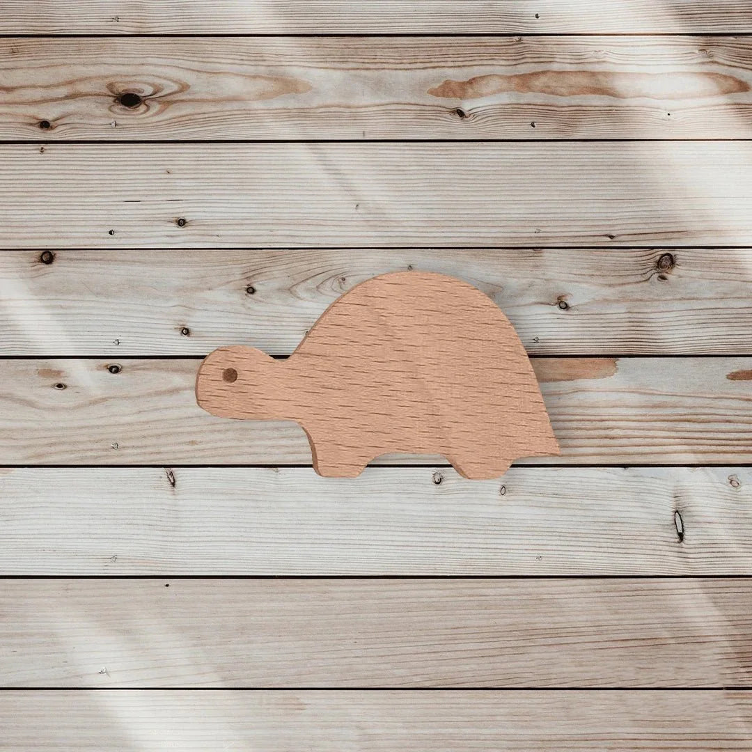 Mantara Turtle Knob W-0024 is a modern beige wooden knob/hook, ideal for kids’ rooms, drawers, and wardrobes.