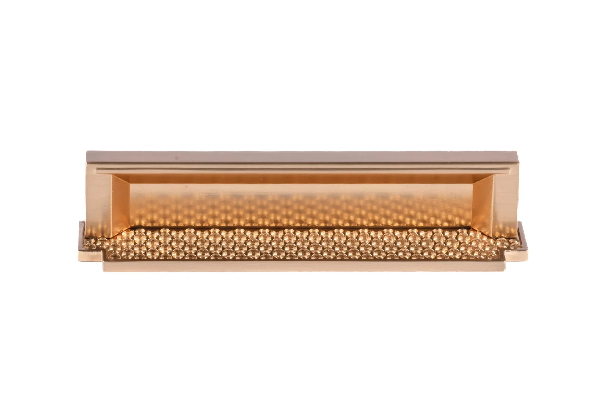 Mantara Veena Handle Z-0018 is a modern zinc alloy handle in brushed gold finish, ideal for kitchen drawers, dresser drawers.