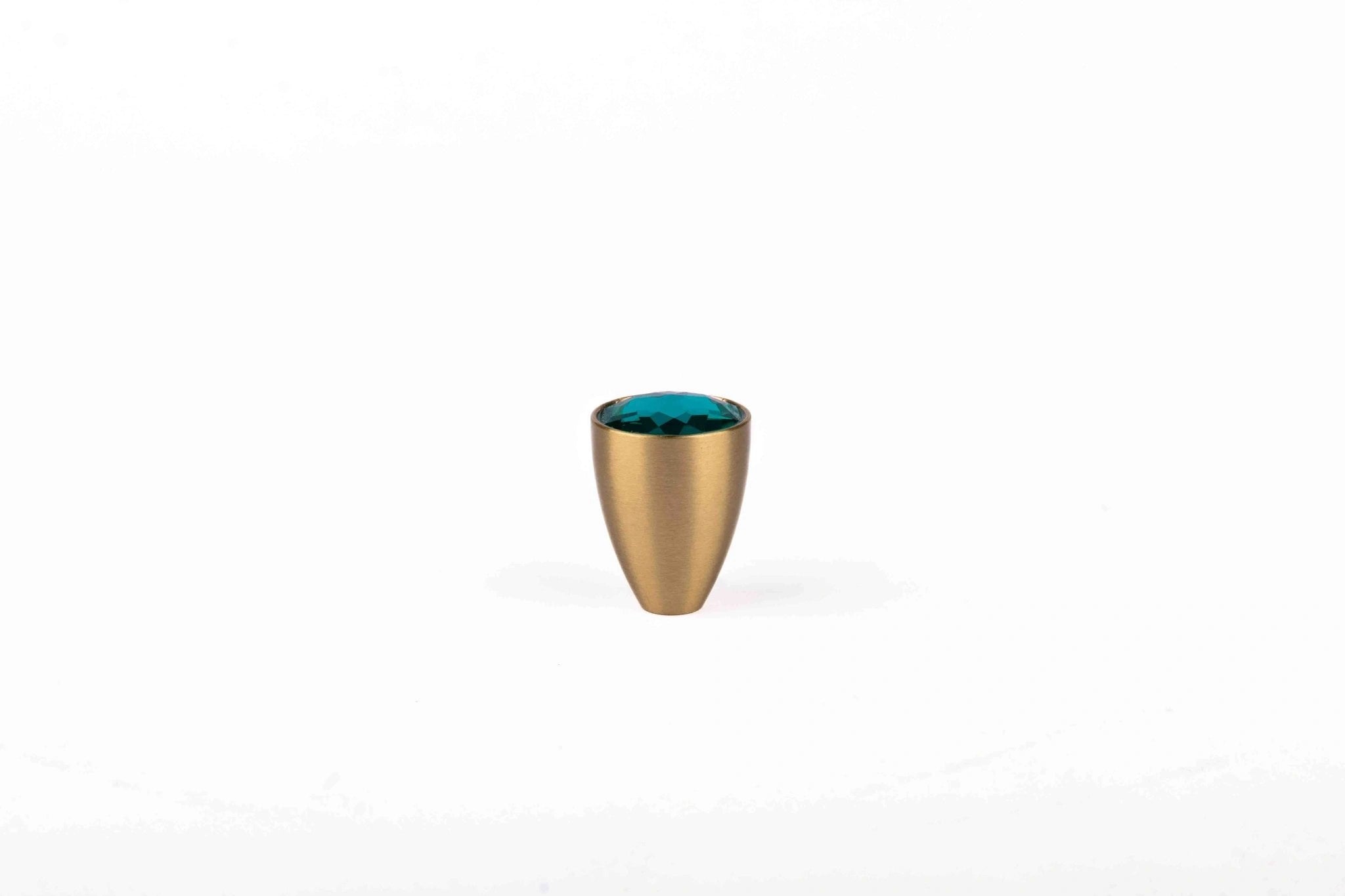 Mantara Verdura Knob SKU C-0025 is a modern crystal knob in green finish, ideal for kitchens, drawers, bedrooms, and bathrooms.
