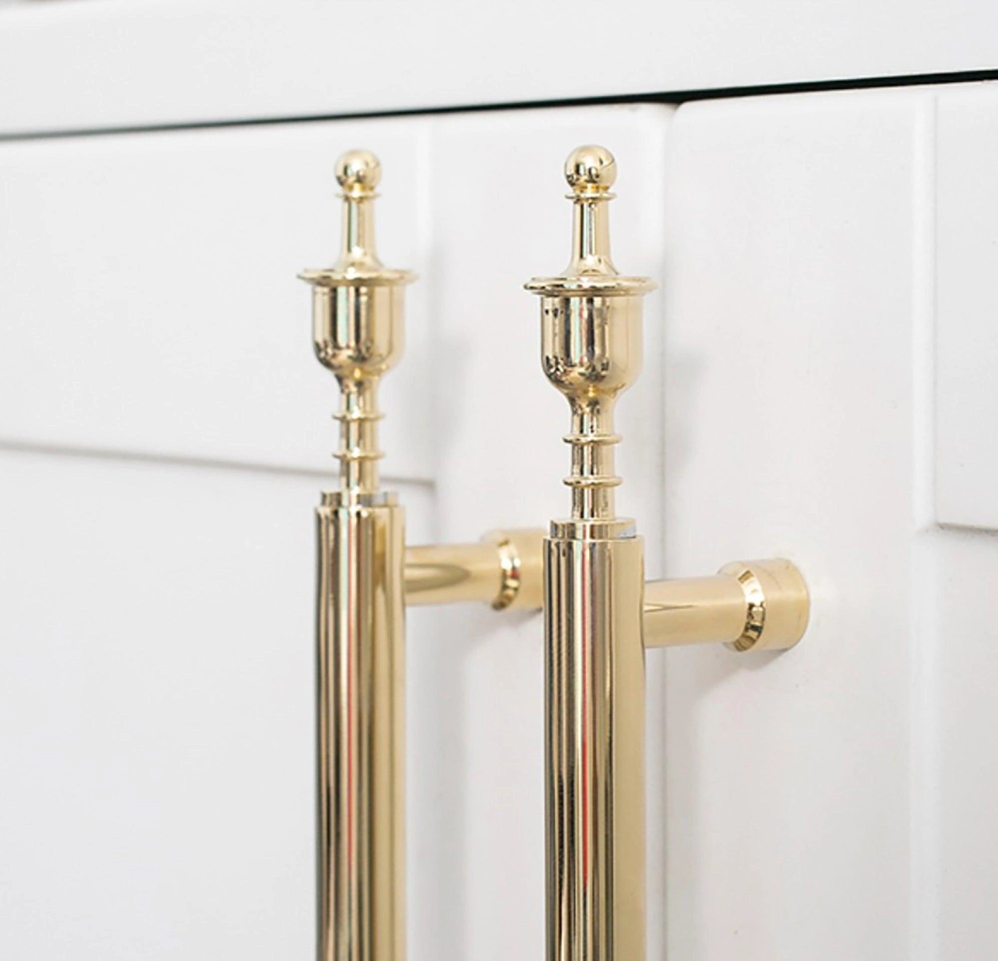 Mantara Victoria Handle B-0070 is a modern polished brass handle in gold, ideal for doors, wardrobes, and cabinets.