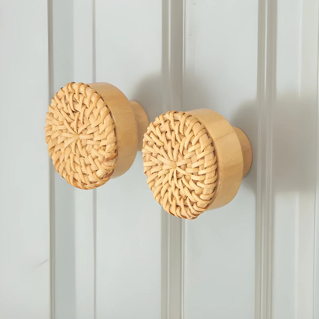 Mantara Wickerly Knob W-0043 is a modern beech wood knob, ideal for kitchen drawers, dresser drawers.