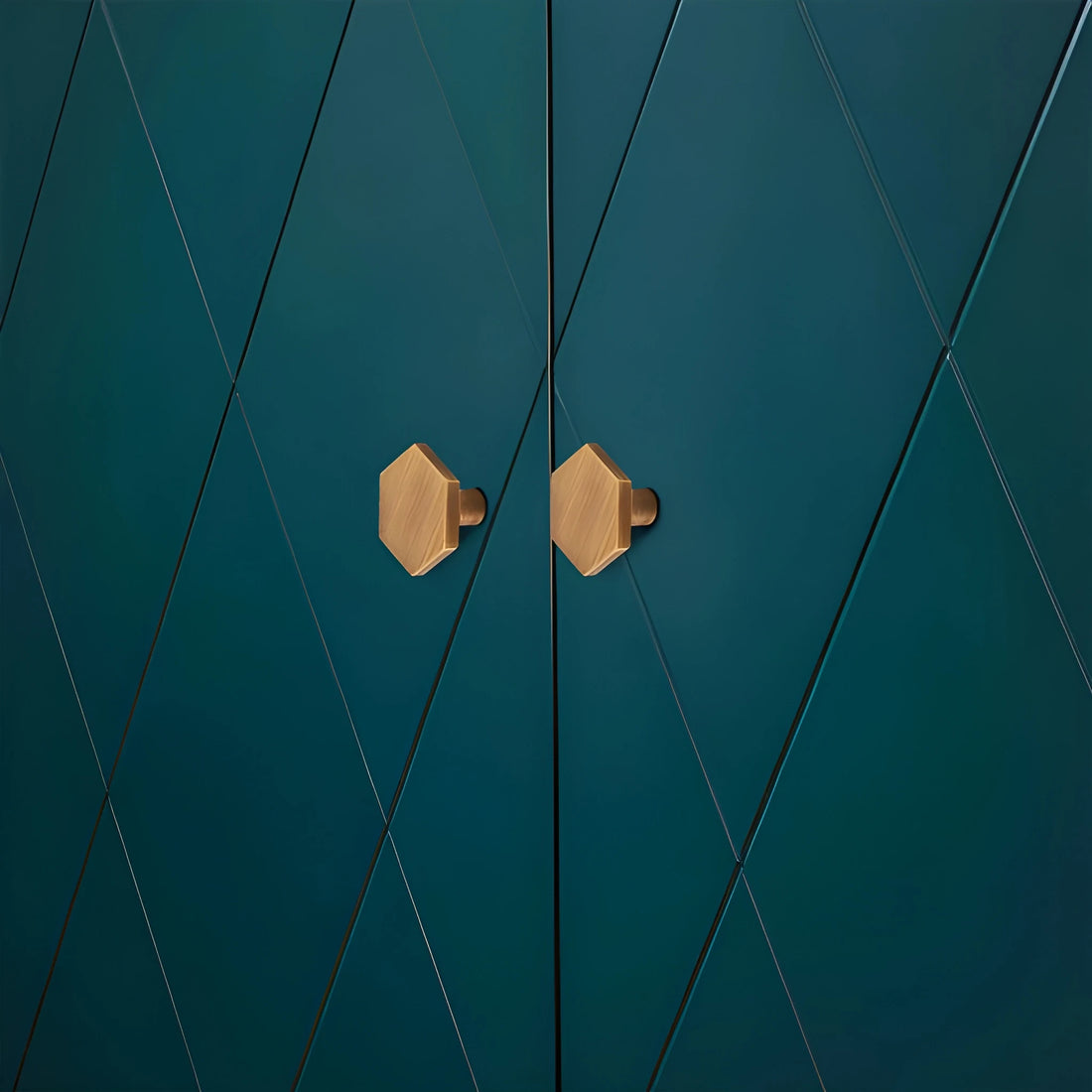 The Mantara B-0131 Zaraya Knob is a modern brass knob in gold, black, and bronze, perfect for drawers, cabinets, and wardrobes.