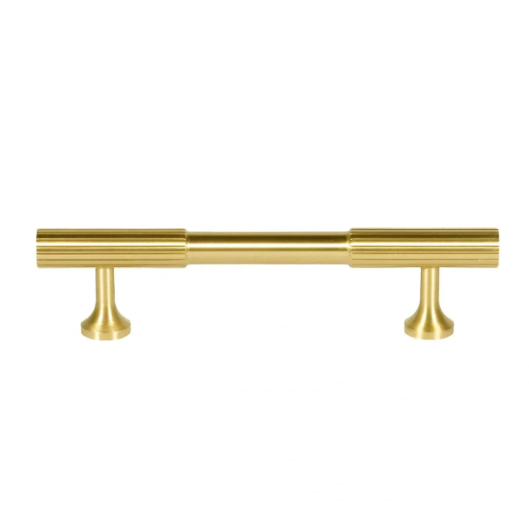 The Mantara B-0051 Oro handle is a modern brass Handle in polished gold and bronze, perfect for doors, drawers, and cabinets.