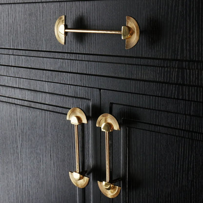 Mantara Palm Knob B-0085 is a modern polished brass knob in gold, perfect for doors, cabinets, and wardrobes.