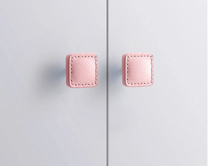 The Mantara L-0008 Sofia Square Knob is a modern leather knob in pink, perfect for cabinets and drawers.