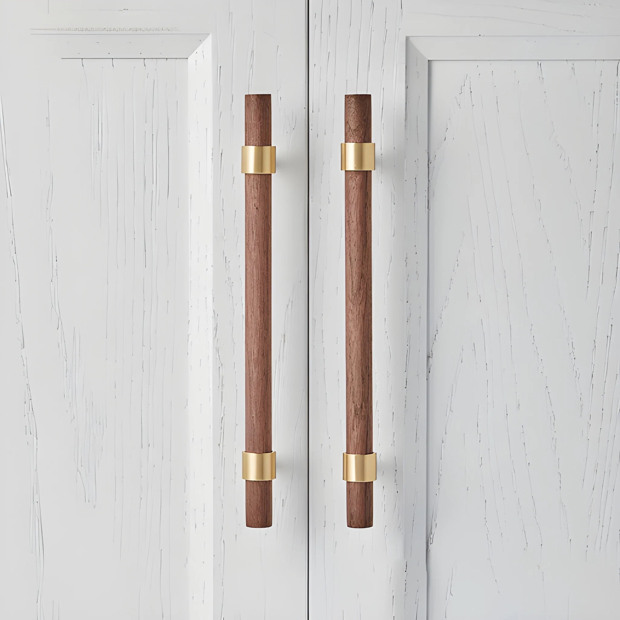 Mantara Holt Handle W-0010 is a modern walnut wood &amp; brass handle in dark brown with brushed finish, ideal for wardrobes &amp; drawers.