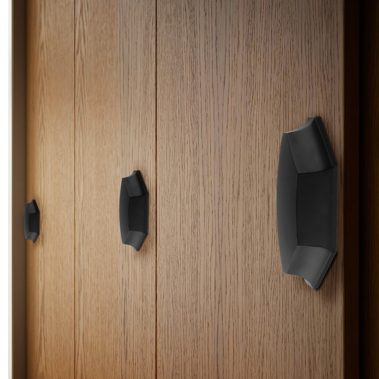 Mantara Hexa Pull Handle B-0101 is a modern brass handle in brushed black ideal for drawers, cupboards, and cabinets.