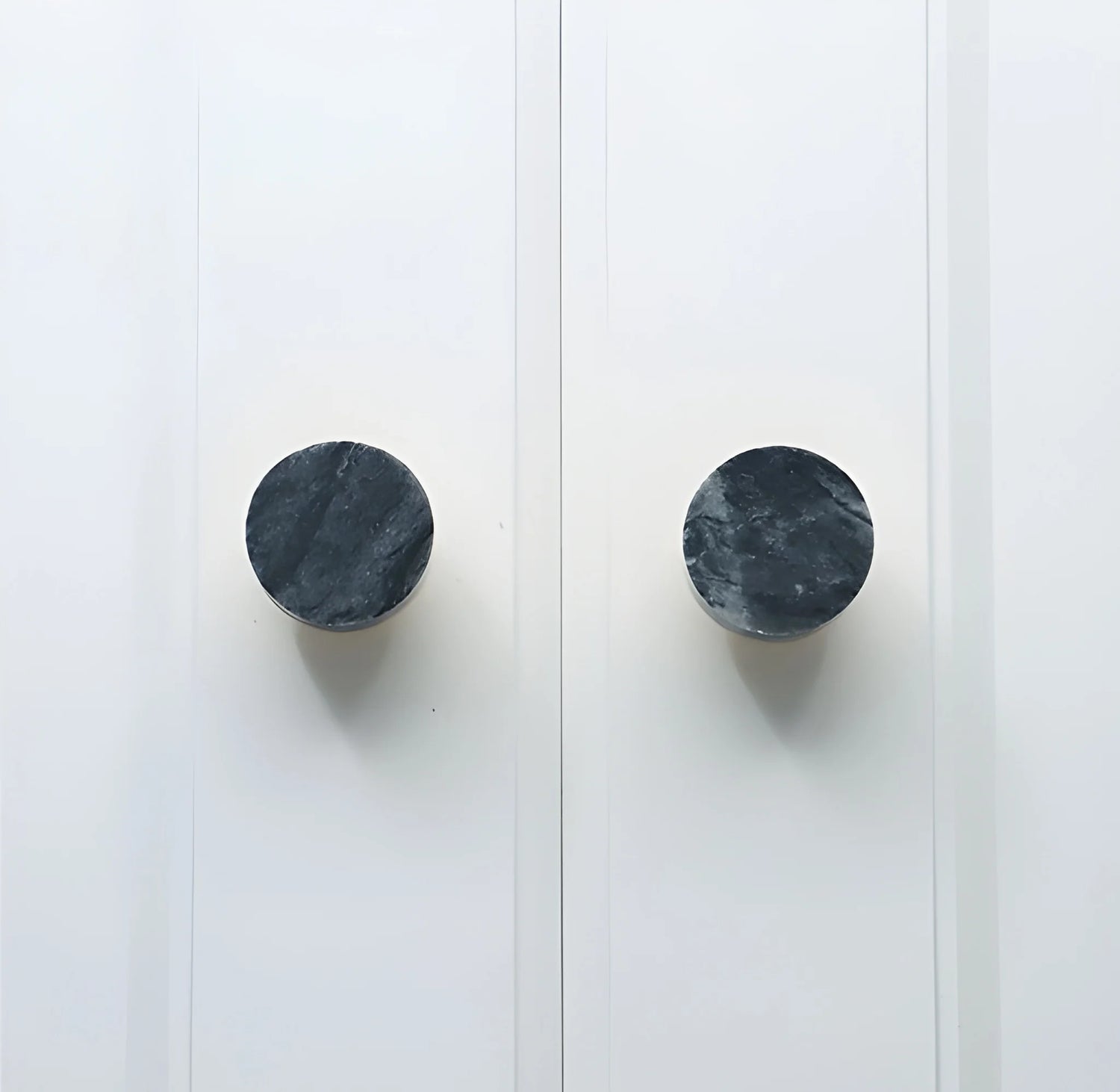 Marble and brass round knob in green finish by Mantara M-0003, Suitable for door knob, cabinet knob, Kitchen, Bathroom knob.