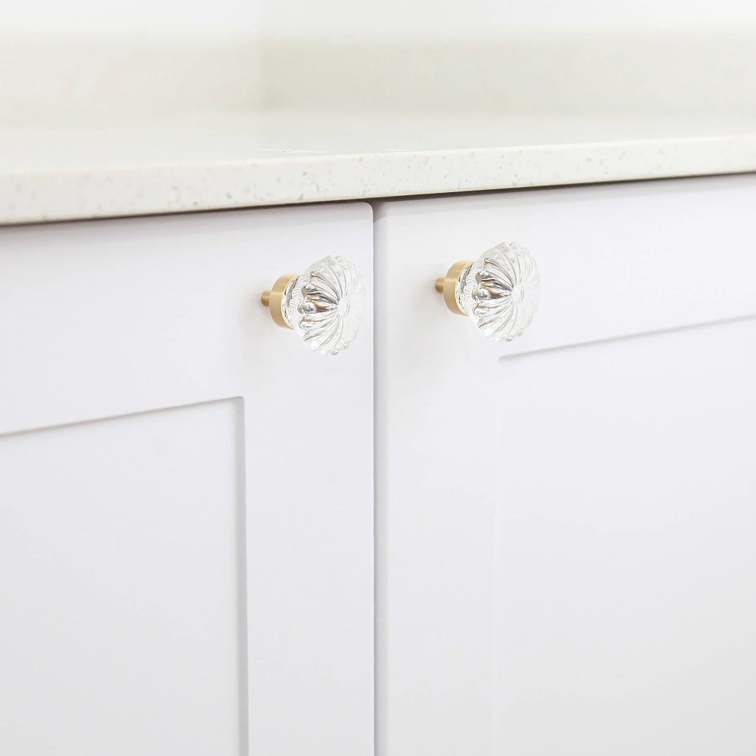 The Mantara C-0010 is a modern crystal knob in white/brass, ideal for kitchens, drawers, and cabinets.