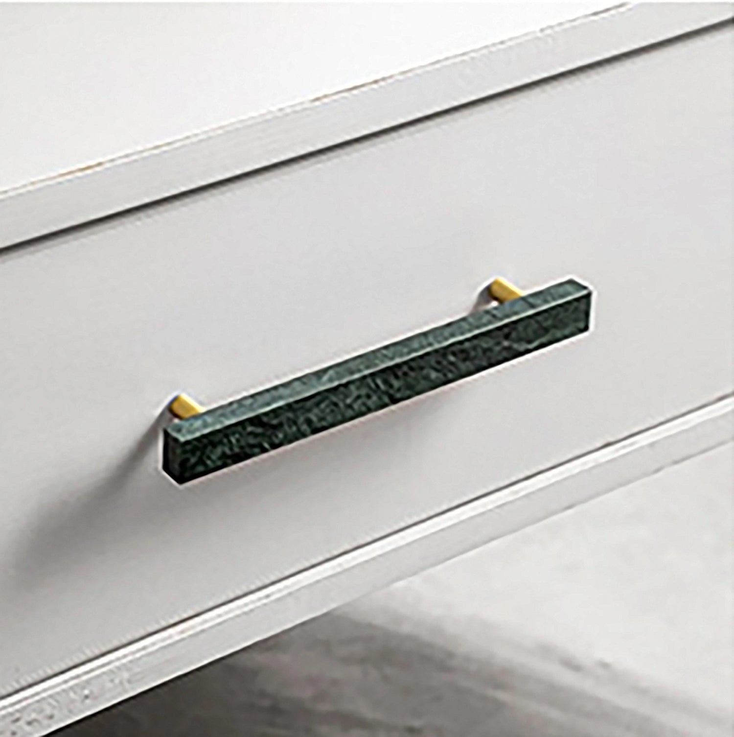 Noir Handle M-0012 in green marble &amp; brass, 130mm, polished handle with brushed stem, for drawers by Mantara