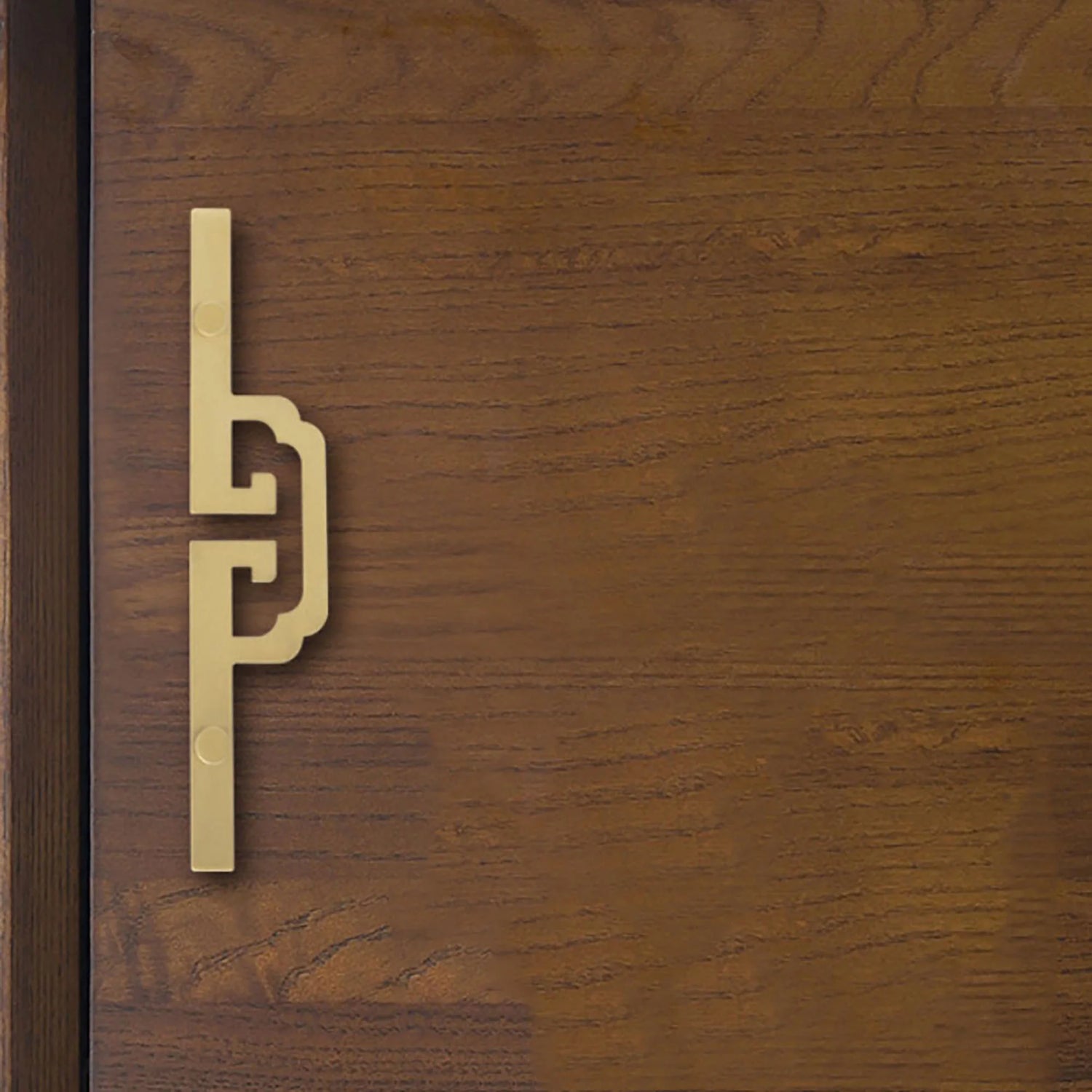 Mantara Cornice Handle B-0084 is a traditional brass handle in brushed gold, ideal for doors, drawers, and wardrobes.