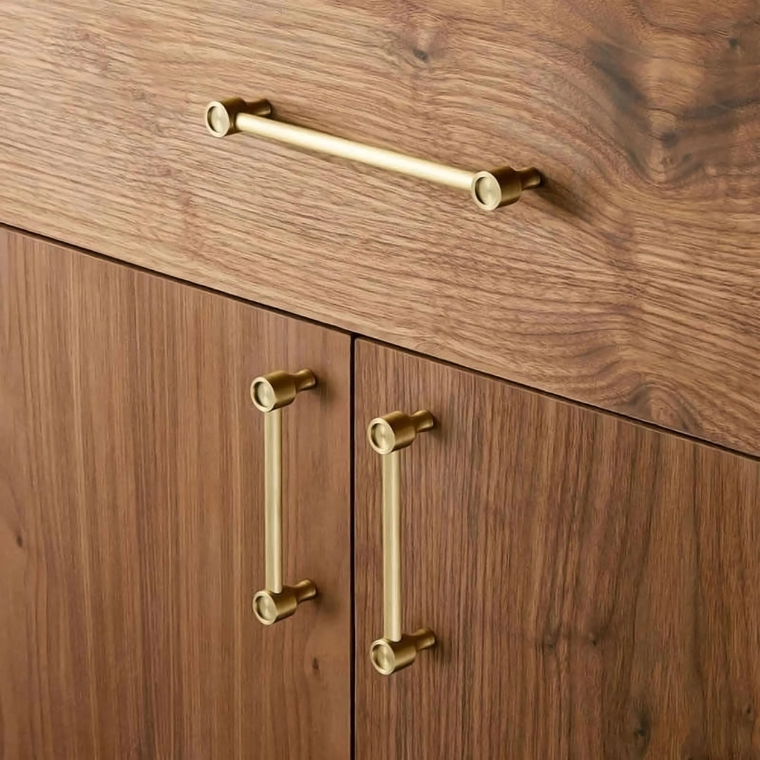 The Aurelia Handle by Mantara B-0108 is a brushed brass handle in gold, ideal for wardrobes, cabinets, and drawers.