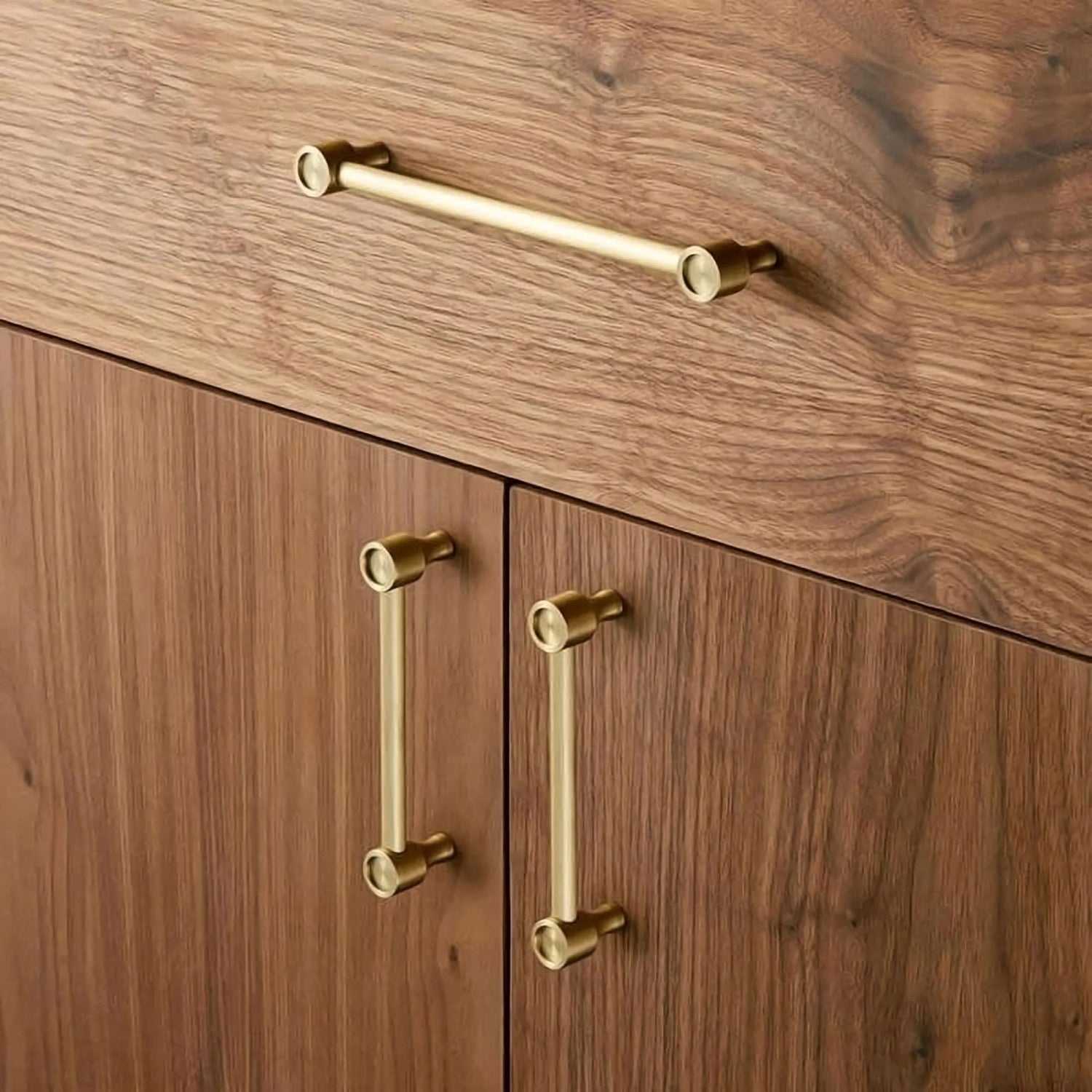 The Aurelia Handle by Mantara B-0108 is a brushed brass handle in gold, ideal for wardrobes, cabinets, and drawers.