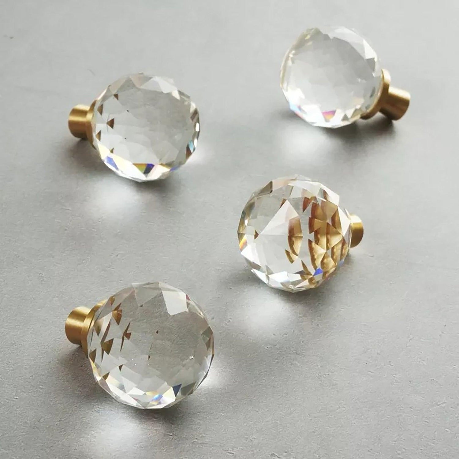 Quartz Handle Knob 30mm / White / Crystal - M A N T A R A