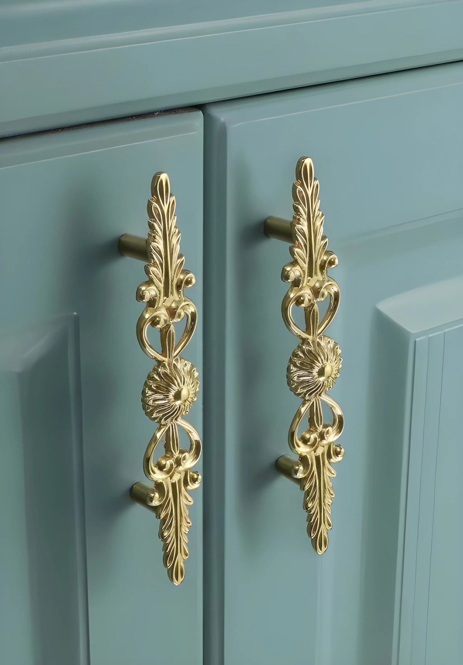Mantara Daisy Handle B-0087 is a modern brass handle in gold, ideal for drawers, cabinets, wardrobes, and main doors.