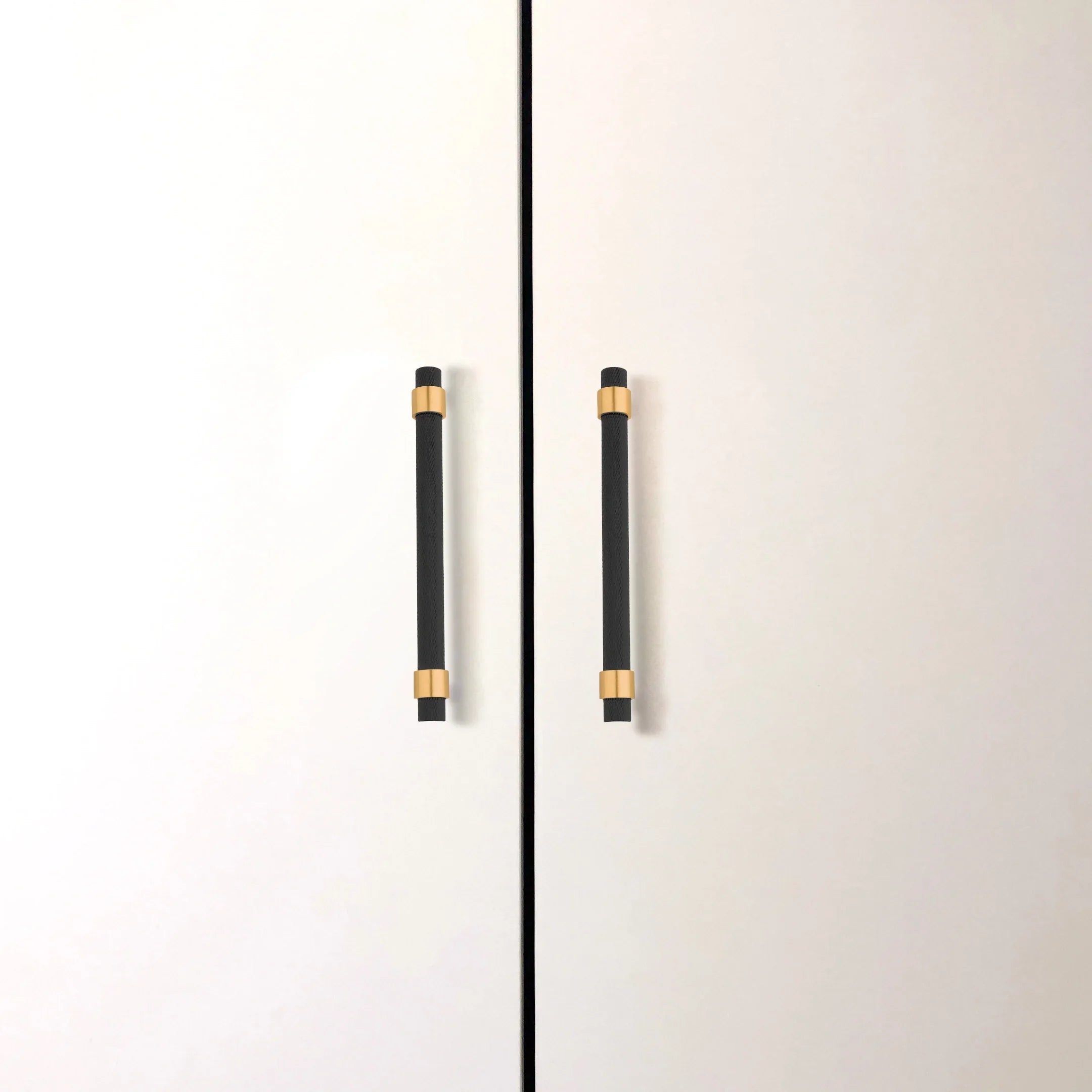 Mantara Mirabella Handle B-0056 is a modern brushed black handle, ideal for cabinets, wardrobes, and kitchens.