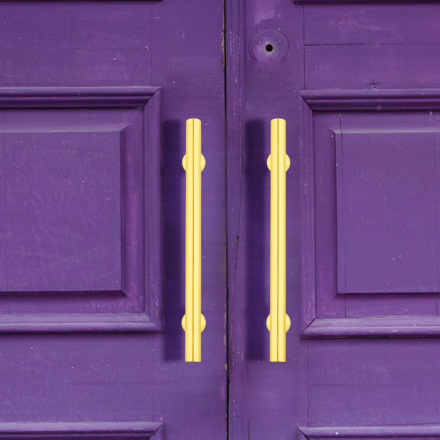 Mantara Elowen Handle B-0057 is a modern brushed brass handle in gold, ideal for cabinets, wardrobes, and kitchens.