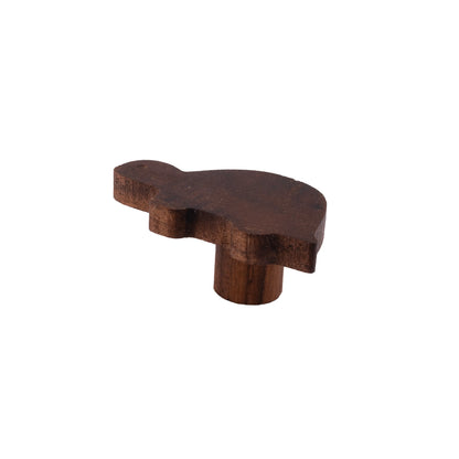 Mantara Turtle Knob  W-0024 is a modern  walnut wooden knob/hook, ideal for kids’ rooms, drawers, and wardrobes.