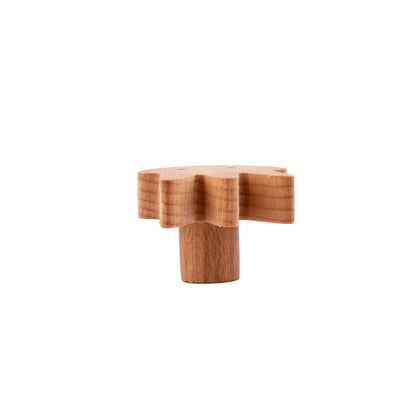 Mantara Squid knob W-0024 is a modern beige wooden knob, ideal for kids’ rooms, drawers, and wardrobes.