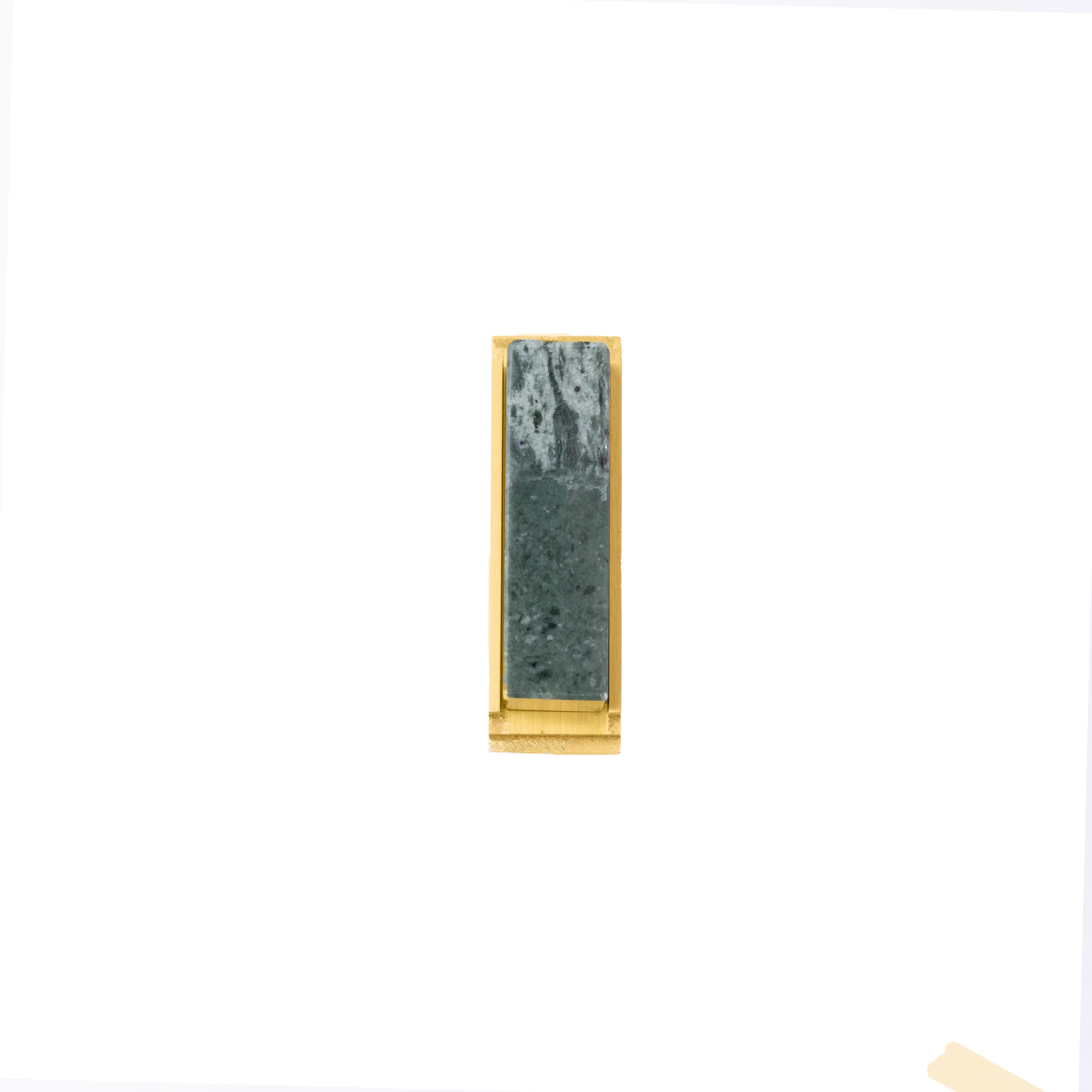 The Mantara M-0010 Fuji Handle is a modern marble and brass handle in green, ideal for kitchens, cabinets, and bathrooms.
