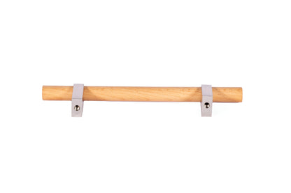 Mantara Arbor Handle W-0034 is a modern zinc alloy and beech wood handle in silver ideal for kitchen and dresser drawers.