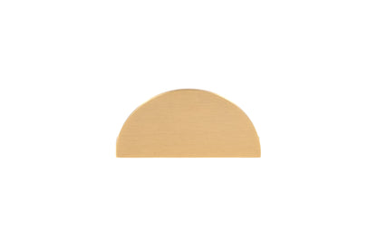The Eliza Handle by Mantara B-0114 is a modern brushed brass handle in gold, ideal for drawers and cabinets.