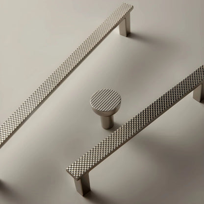 Mantara Luren Knob and Handle Z-0042 polished zinc handle in chrome finish for kitchen and dresser drawers.