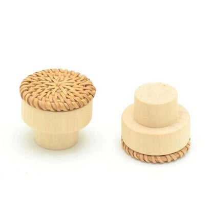 Mantara Wickerly Knob W-0043 is a modern beech wood knob, ideal for kitchen drawers, dresser drawers.