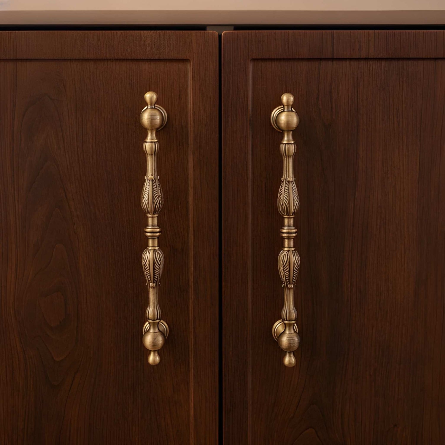 Tarin Handle B-0162 modern brass cabinet handle set, bronze brushed finish, multiple sizes 67mm to 200mm, ideal for kitchen drawers &amp; wardrobes by Mantara