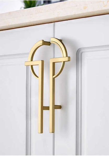 Mantara Contour Handle Pair Z-0008 is a modern zinc alloy handle in matte gold, ideal for doors and cupboards.