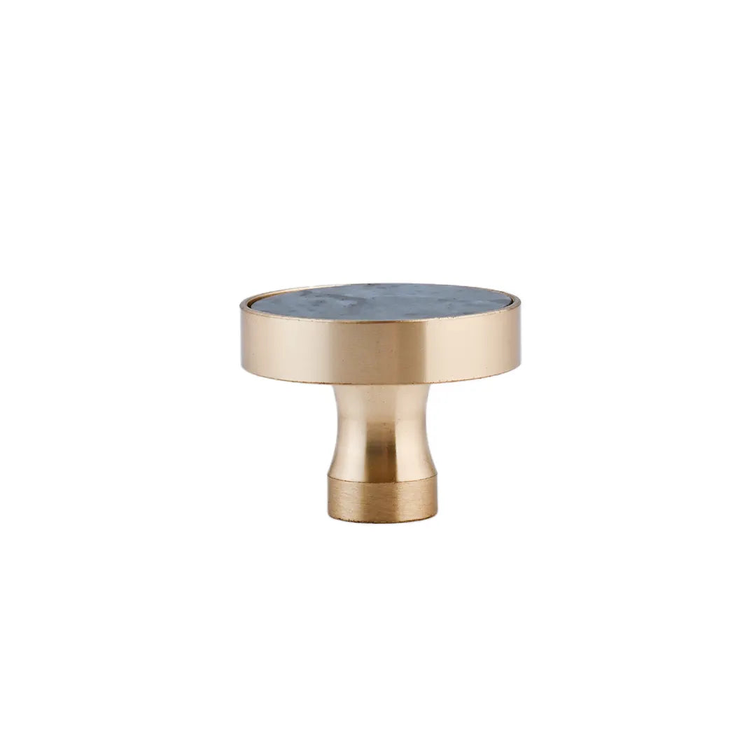 The Mantara M-0004 Carrara Knob is a modern stone and brass knob in shimmer stone, ideal for drawers and cabinets.